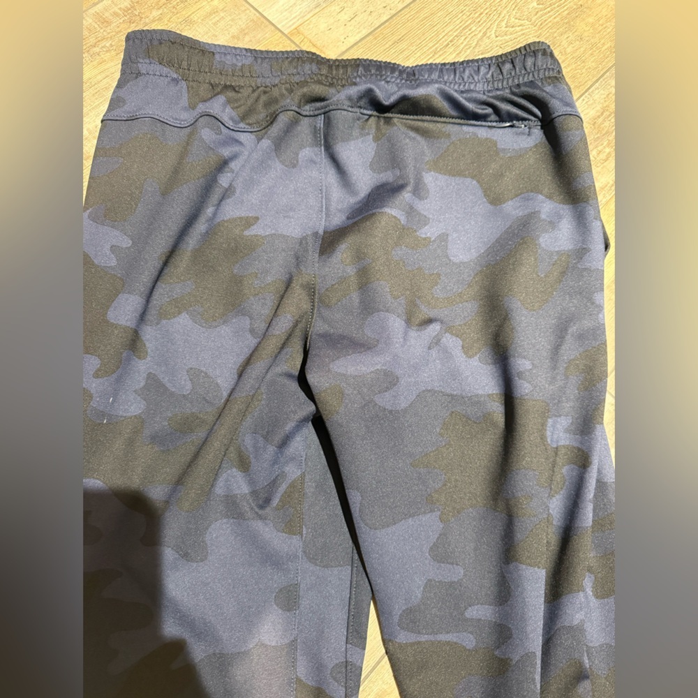 Rhone Small Camouflage Jogger Pants NWOT - Picture 5 of 5